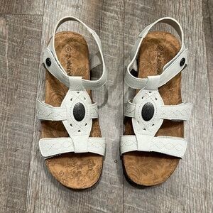 Bearpaw stone white Velcro adjustable comfort walking sandals size 9